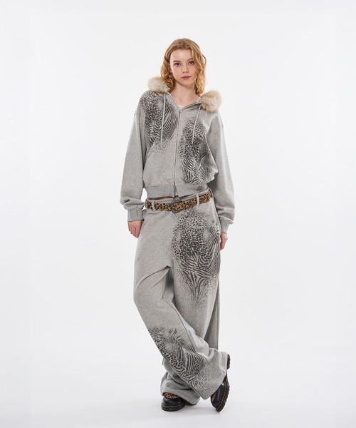 WISH FOR EVER(ウィッシュフォーエバー)の「ZEBRA & LEOPARD PRINT CURVE SWEAT PANTS / ゼブラ&レオパードプリントカーブスウェットパンツ(スウェットパンツ・メンズ・グレー/ブラック・LARGE/MEDIUM/SMALL)」の7枚目の写真