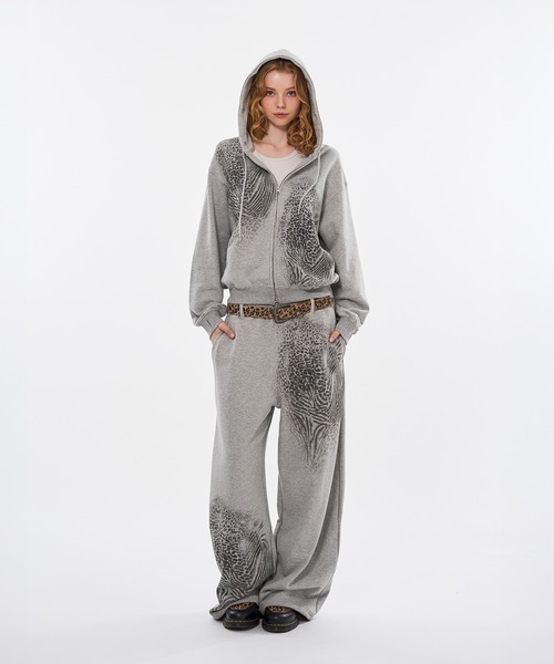 WISH FOR EVER(ウィッシュフォーエバー)の「ZEBRA & LEOPARD PRINT CURVE SWEAT PANTS / ゼブラ&レオパードプリントカーブスウェットパンツ(スウェットパンツ・メンズ・グレー/ブラック・LARGE/MEDIUM/SMALL)」の10枚目の写真