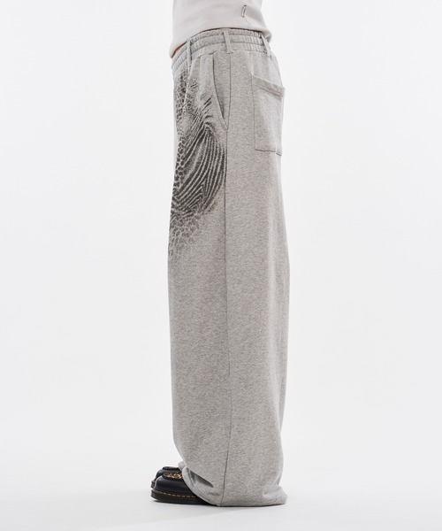 WISH FOR EVER(ウィッシュフォーエバー)の「ZEBRA & LEOPARD PRINT CURVE SWEAT PANTS / ゼブラ&レオパードプリントカーブスウェットパンツ(スウェットパンツ・メンズ・グレー/ブラック・LARGE/MEDIUM/SMALL)」の13枚目の写真