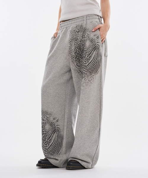 WISH FOR EVER(ウィッシュフォーエバー)の「ZEBRA & LEOPARD PRINT CURVE SWEAT PANTS / ゼブラ&レオパードプリントカーブスウェットパンツ(スウェットパンツ・メンズ・グレー/ブラック・LARGE/MEDIUM/SMALL)」の15枚目の写真