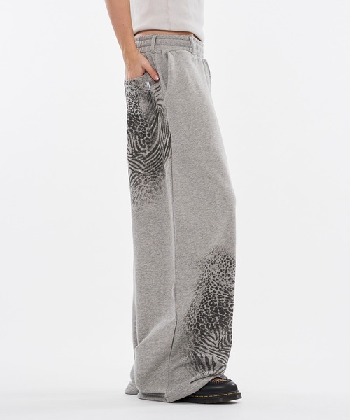 WISH FOR EVER(ウィッシュフォーエバー)の「ZEBRA & LEOPARD PRINT CURVE SWEAT PANTS / ゼブラ&レオパードプリントカーブスウェットパンツ(スウェットパンツ・メンズ・グレー/ブラック・LARGE/MEDIUM/SMALL)」の16枚目の写真