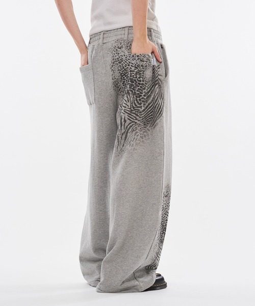 WISH FOR EVER(ウィッシュフォーエバー)の「ZEBRA & LEOPARD PRINT CURVE SWEAT PANTS / ゼブラ&レオパードプリントカーブスウェットパンツ(スウェットパンツ・メンズ・グレー/ブラック・LARGE/MEDIUM/SMALL)」の17枚目の写真