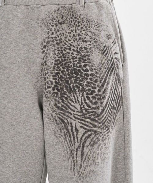 WISH FOR EVER(ウィッシュフォーエバー)の「ZEBRA & LEOPARD PRINT CURVE SWEAT PANTS / ゼブラ&レオパードプリントカーブスウェットパンツ(スウェットパンツ・メンズ・グレー/ブラック・LARGE/MEDIUM/SMALL)」の18枚目の写真