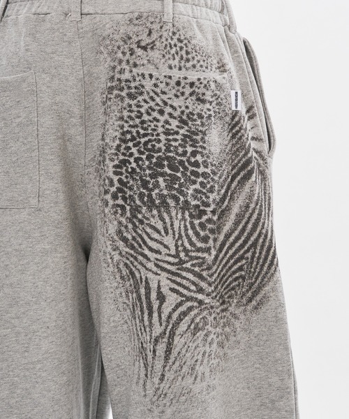WISH FOR EVER(ウィッシュフォーエバー)の「ZEBRA & LEOPARD PRINT CURVE SWEAT PANTS / ゼブラ&レオパードプリントカーブスウェットパンツ(スウェットパンツ・メンズ・グレー/ブラック・LARGE/MEDIUM/SMALL)」の20枚目の写真