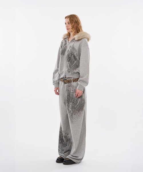 WISH FOR EVER(ウィッシュフォーエバー)の「ZEBRA & LEOPARD PRINT CURVE SWEAT PANTS / ゼブラ&レオパードプリントカーブスウェットパンツ(スウェットパンツ・メンズ・グレー/ブラック・LARGE/MEDIUM/SMALL)」の4枚目の写真