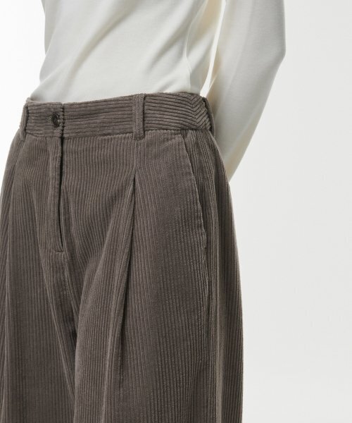 MUSINSA STANDARD WOMAN（ムシンサスタンダードウーマン）の「ウィメンズ ワンタック ワイド コーデュロイパンツ [トーフ]（その他パンツ・レディース・その他・27/30/29/28/26/25/24）」の7枚目の写真