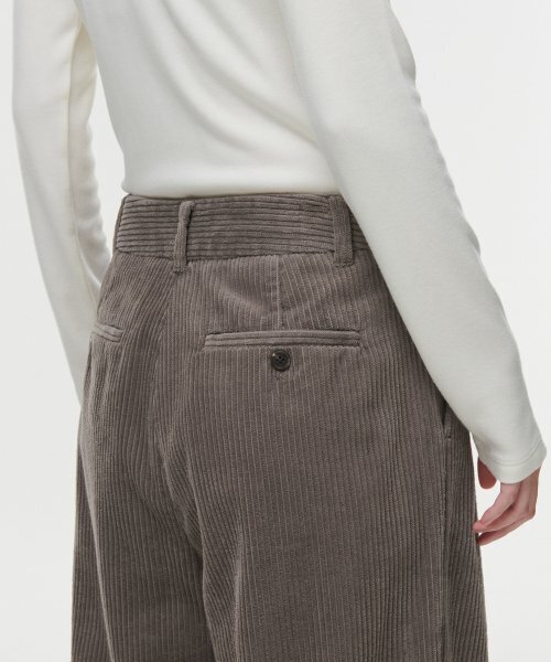 MUSINSA STANDARD WOMAN（ムシンサスタンダードウーマン）の「ウィメンズ ワンタック ワイド コーデュロイパンツ [トーフ]（その他パンツ・レディース・その他・27/30/29/28/26/25/24）」の6枚目の写真