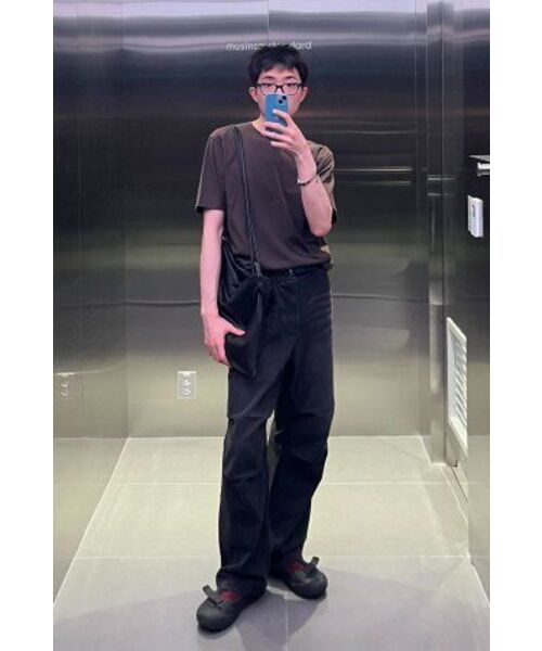 MUSINSA STANDARD（ムシンサスタンダード）の「デニムパラシュートパンツ [ウォッシュドブラック]（デニムパンツ・メンズ・その他・33/34/36/38/40/42/26/27/28/29/30/31/32）」の3枚目の写真