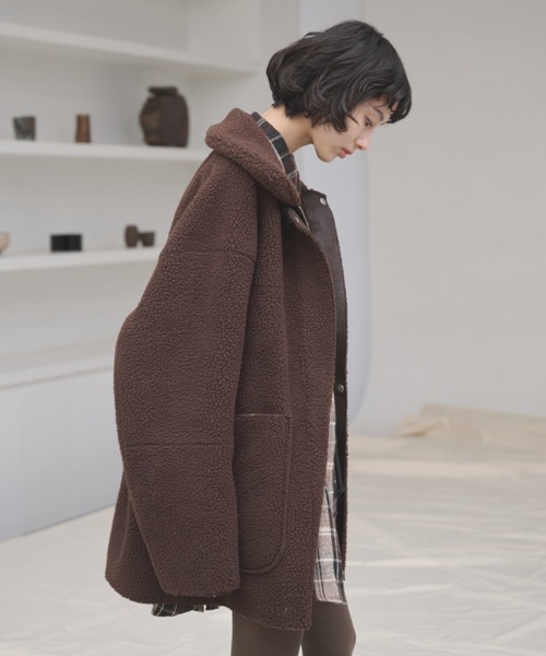 AIC.（エーアイシー）の「4WAYリバーシブルムートンライクコート（ムートンコート・レディース・ブラウン/ライトブラック・FREE）」の3枚目の写真