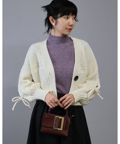 Doumoi(ドゥモエ)の「ドルマンスリーブサイドリボン付きニットカーディガン(カーディガン/ボレロ・レディース・ブラック/グレー/ホワイト・FREE)」の9枚目の写真