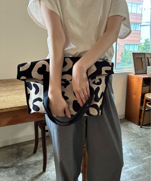 ARTISAN&ARTIST(アルティザンアンドアーティスト)の「「ARTISAN&ARTIST」ジャーナル・レオパード/ワイド・トートバッグ(トートバッグ・レディース・ベージュ・FREE)」の10枚目の写真