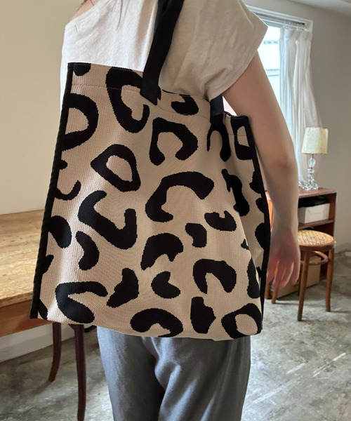 ARTISAN&ARTIST(アルティザンアンドアーティスト)の「「ARTISAN&ARTIST」ジャーナル・レオパード/ワイド・トートバッグ(トートバッグ・レディース・ベージュ・FREE)」の8枚目の写真