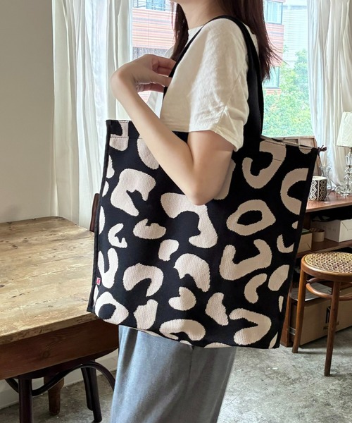 ARTISAN&ARTIST(アルティザンアンドアーティスト)の「「ARTISAN&ARTIST」ジャーナル・レオパード/ワイド・トートバッグ(トートバッグ・レディース・ベージュ・FREE)」の7枚目の写真