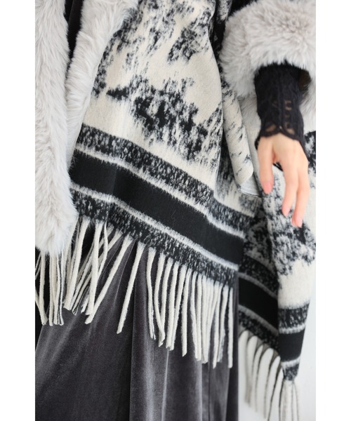 cawaii（カワイイ）の「混ざり合う無彩色のリュクスなファー付き