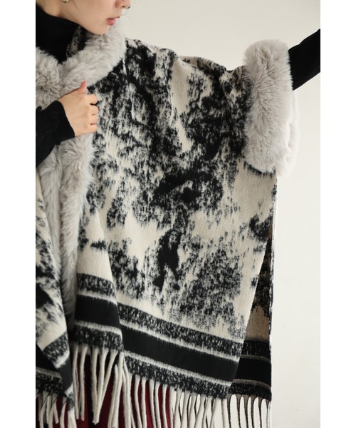 cawaii（カワイイ）の「混ざり合う無彩色のリュクスなファー付き