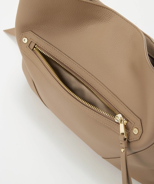 TREASURE TOPKAPI(トレジャートプカピ)の「【TREASURE TOPKAPI】シュリンクレザー ワンハンドル 2way ショルダー バッグ(ショルダーバッグ・レディース・グレイッシュベージュ/ブラック・FREE)」の13枚目の写真