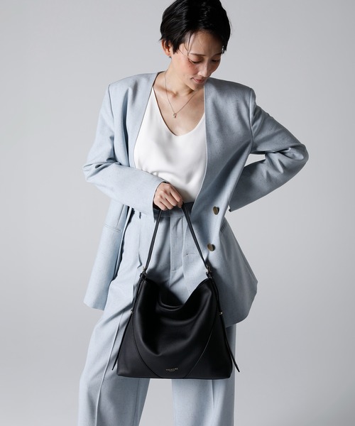 TREASURE TOPKAPI(トレジャートプカピ)の「【TREASURE TOPKAPI】シュリンクレザー ワンハンドル 2way ショルダー バッグ(ショルダーバッグ・レディース・グレイッシュベージュ/ブラック・FREE)」の21枚目の写真