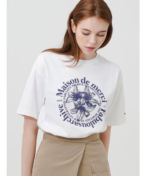 FABULOUS ARCHIVE(ファビュラスアーカイブ)の「ウィメンズ リリス エンボ クロップTシャツ ホワイトネイビー(FCC2TS387W)(Tシャツ/カットソー・レディース・ホワイト・SMALL/MEDIUM)」の2枚目の写真