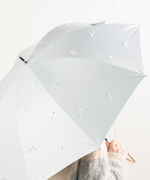 MILLION CARATS | 《because》上品に散りばめた立体リボンモチーフの晴雨兼用軽量アンブレラ 約290g [UVカット・UPF50+・完全遮光・遮熱](長傘)