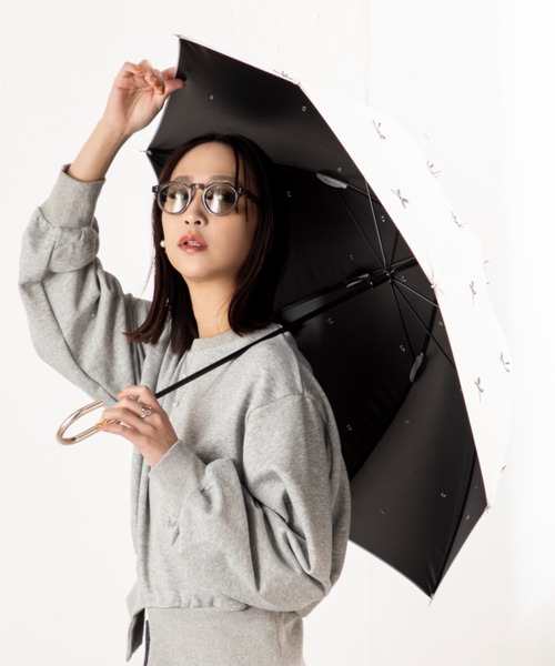 MILLION CARATS（ミリオンカラッツ）の「《because》上品に散りばめた立体リボンモチーフの晴雨兼用軽量アンブレラ 約290g [UVカット・UPF50+・完全遮光・遮熱]（長傘・レディース・グレー/オフホワイト/サックスブルー・FREE）」の21枚目の写真
