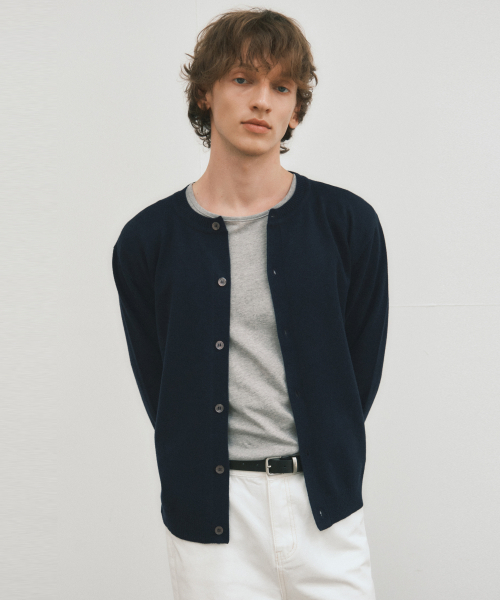 WEDNESDAY OASIS（ウェンズデーオアシス）の「クロップクルーネックニットカーディガン_NAVY(WC25-KN63)（カーディガン/ボレロ・メンズ・ネイビー・MEDIUM/LARGE）」の4枚目の写真
