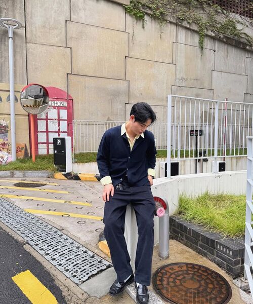 WEDNESDAY OASIS（ウェンズデーオアシス）の「クロップクルーネックニットカーディガン_NAVY(WC25-KN63)（カーディガン/ボレロ・メンズ・ネイビー・MEDIUM/LARGE）」の2枚目の写真