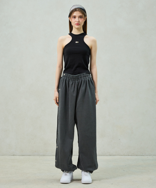 ARI(アリ)の「POPPY SLEEVELESS TOP / BLACK(Tシャツ/カットソー・レディース・ブラック・FREE)」の2枚目の写真