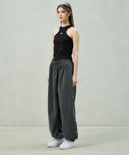 ARI(アリ)の「POPPY SLEEVELESS TOP / BLACK(Tシャツ/カットソー・レディース・ブラック・FREE)」の3枚目の写真