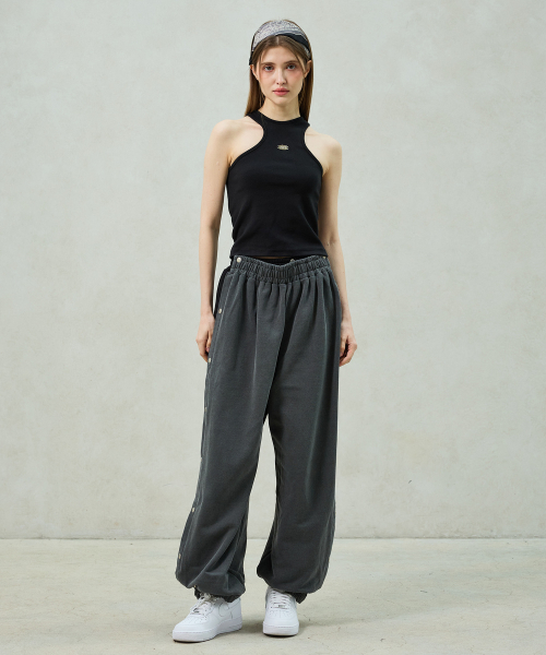 ARI(アリ)の「POPPY SLEEVELESS TOP / BLACK(Tシャツ/カットソー・レディース・ブラック・FREE)」の5枚目の写真