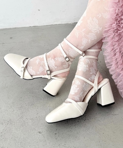 Loueme(ルエム)の「アンクルストラップミュールパンプス(パンプス・レディース・オフホワイト/ブラック・24.5cm/23.5cm)」の2枚目の写真
