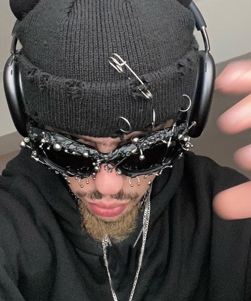 ViViDAY（ビビデー）の「ピアスデザインサングラス（サングラス・レディース・ブラック・FREE）」の2枚目の写真