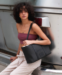 CHRISTINE PROJECT（クリスティンプロジェクト）の「RAFFIA DRAWSTRING SHOULDER BAG LARGE(BLACK TRUFFLE)（ショルダーバッグ・レディース）」