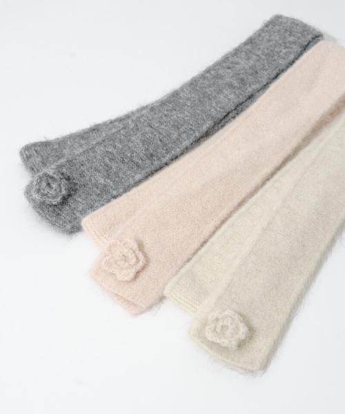 flower（フラワー）の「フラッフィーローズマフラー（マフラー・レディース・アイボリー/ピンク/アッシュグレー・FREE）」の6枚目の写真