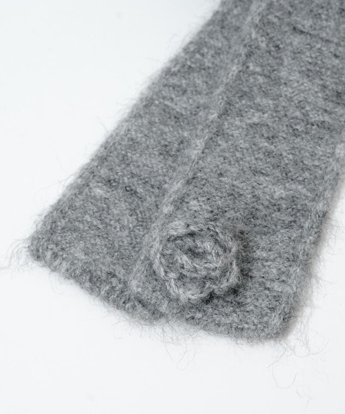 flower（フラワー）の「フラッフィーローズマフラー（マフラー・レディース・アイボリー/ピンク/アッシュグレー・FREE）」の7枚目の写真