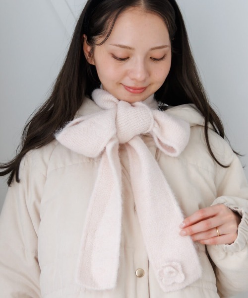flower（フラワー）の「フラッフィーローズマフラー（マフラー・レディース・アイボリー/ピンク/アッシュグレー・FREE）」の21枚目の写真