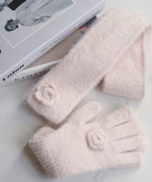 flower（フラワー）の「フラッフィーローズマフラー（マフラー・レディース・アイボリー/ピンク/アッシュグレー・FREE）」の18枚目の写真