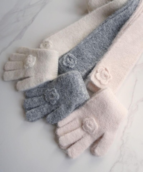 flower（フラワー）の「フラッフィーローズマフラー（マフラー・レディース・アイボリー/ピンク/アッシュグレー・FREE）」の17枚目の写真