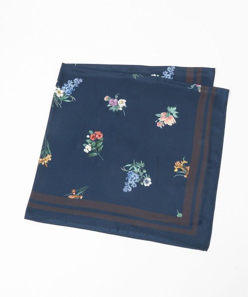 Andemiu（アンデミュウ）の「ボタニカルフラワースカーフ642780（バンダナ/スカーフ・レディース・ネイビー/アイボリー・FREE）」の7枚目の写真