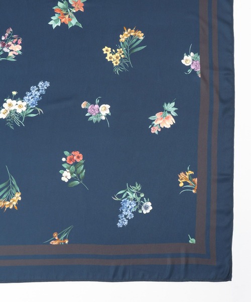 Andemiu（アンデミュウ）の「ボタニカルフラワースカーフ642780（バンダナ/スカーフ・レディース・ネイビー/アイボリー・FREE）」の9枚目の写真