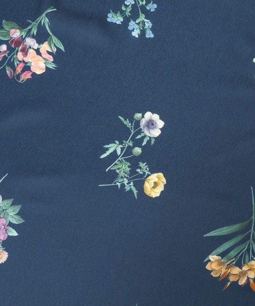 Andemiu（アンデミュウ）の「ボタニカルフラワースカーフ642780（バンダナ/スカーフ・レディース・ネイビー/アイボリー・FREE）」の13枚目の写真