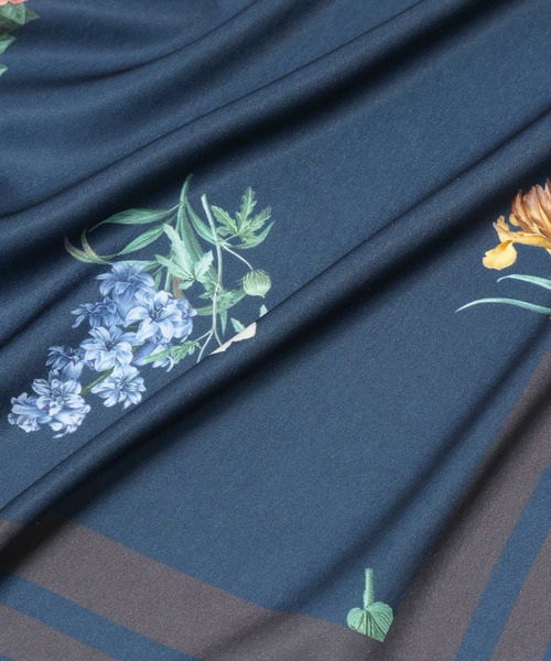 Andemiu（アンデミュウ）の「ボタニカルフラワースカーフ642780（バンダナ/スカーフ・レディース・ネイビー/アイボリー・FREE）」の14枚目の写真