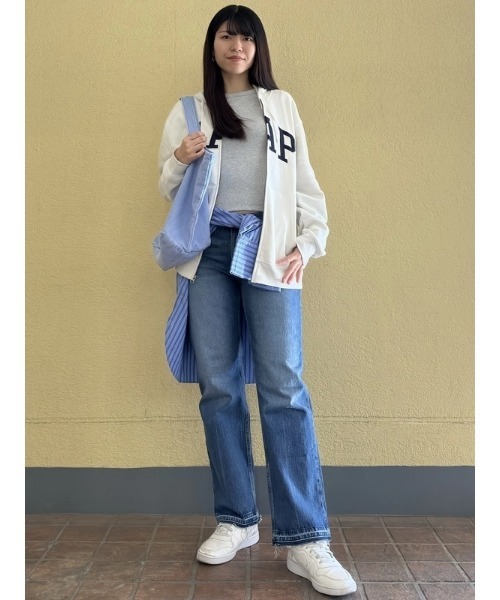 GAP(ギャップ)の「ミッドライズ リラックスフィット ストレートデニム(デニムパンツ・レディース・インディゴブルー・30/28/27/26/25/24/23/29)」の14枚目の写真