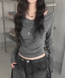 DIAVEL | 【春夏新作】胸元ドレープサイドギャザー入りカットトップス(Tシャツ/カットソー)