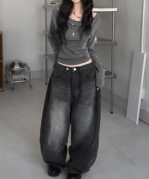 DIAVEL（ディアベル）の「【春夏新作】胸元ドレープサイドギャザー入りカットトップス（Tシャツ/カットソー・レディース・グレー・M/S/L）」の8枚目の写真