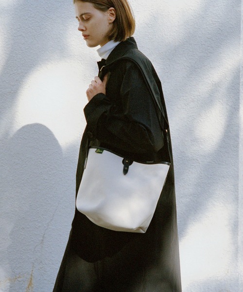 BRADY（ブレディー）の「Brady | ASHDOWN MEDIUM（ショルダーバッグ・レディース・カーキ/ホワイト系その他/ブラック・ONE）」の2枚目の写真