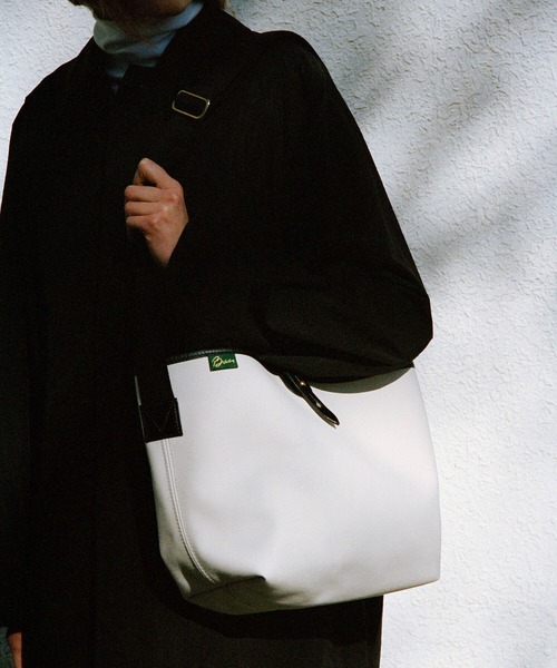 BRADY(ブレディー)の「Brady | ASHDOWN MEDIUM(ショルダーバッグ・レディース・カーキ/ホワイト系その他/ブラック・ONE)」の18枚目の写真