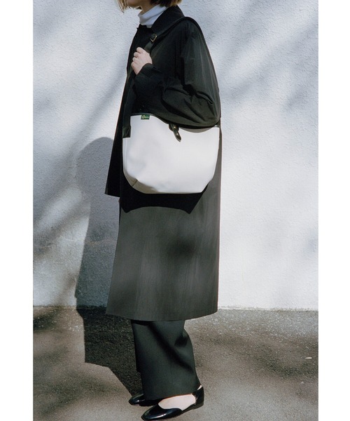 BRADY(ブレディー)の「Brady | ASHDOWN MEDIUM(ショルダーバッグ・レディース・カーキ/ホワイト系その他/ブラック・ONE)」の16枚目の写真