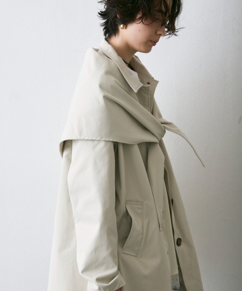 Trish(トリッシュ)の「コンパクトツイルスカーフ付きステンカラーコート(ステンカラーコート・レディース・ベージュ/アイボリー・MEDIUM)」の6枚目の写真