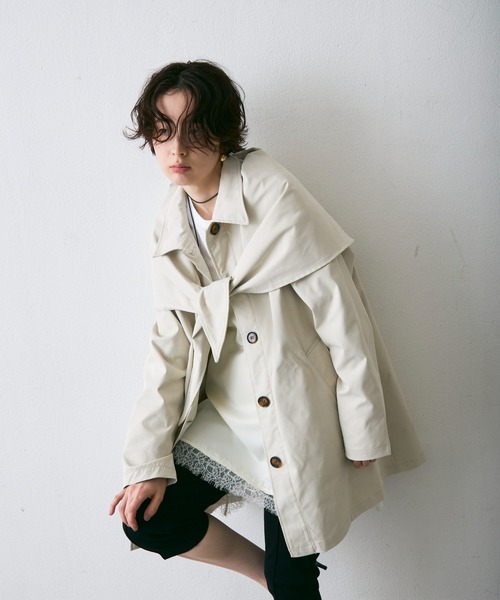 Trish(トリッシュ)の「コンパクトツイルスカーフ付きステンカラーコート(ステンカラーコート・レディース・ベージュ/アイボリー・MEDIUM)」の9枚目の写真