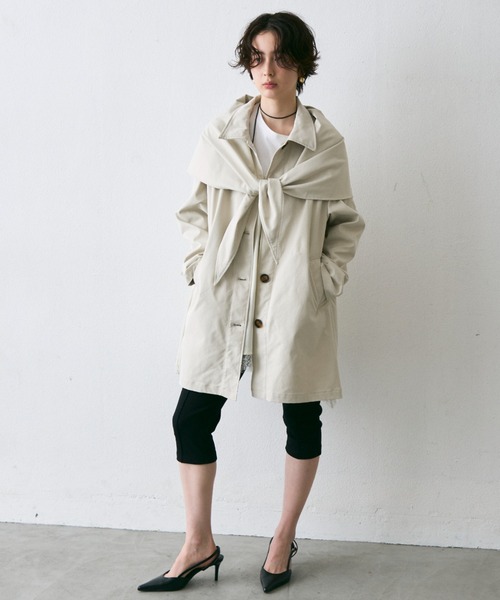 Trish(トリッシュ)の「コンパクトツイルスカーフ付きステンカラーコート(ステンカラーコート・レディース・ベージュ/アイボリー・MEDIUM)」の11枚目の写真